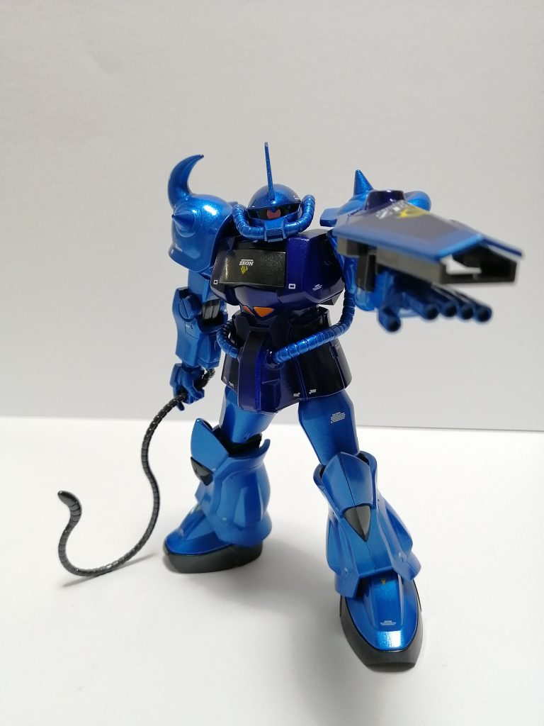 アクションポーズ。旧HGのグフなので、あまり大きな動きはできません😅最後まで見ていただき、ありがとうございます😸