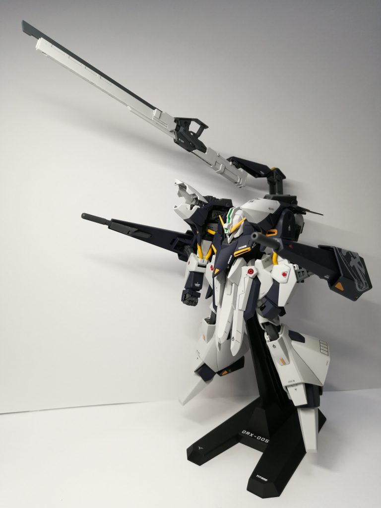 アクションポーズ。飛行形態にしようとしましたが、パーツが壊れそうだったので、あきらめました😅最後まで見ていただき、ありがとうございます😸