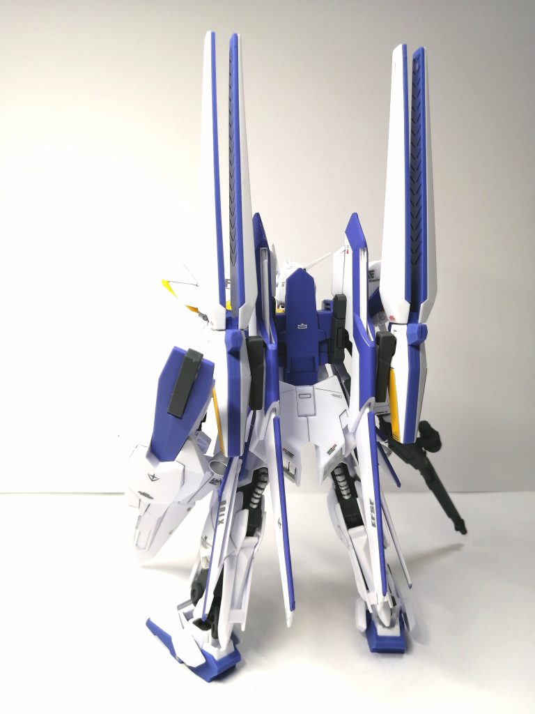 後ろ姿もド派手です。