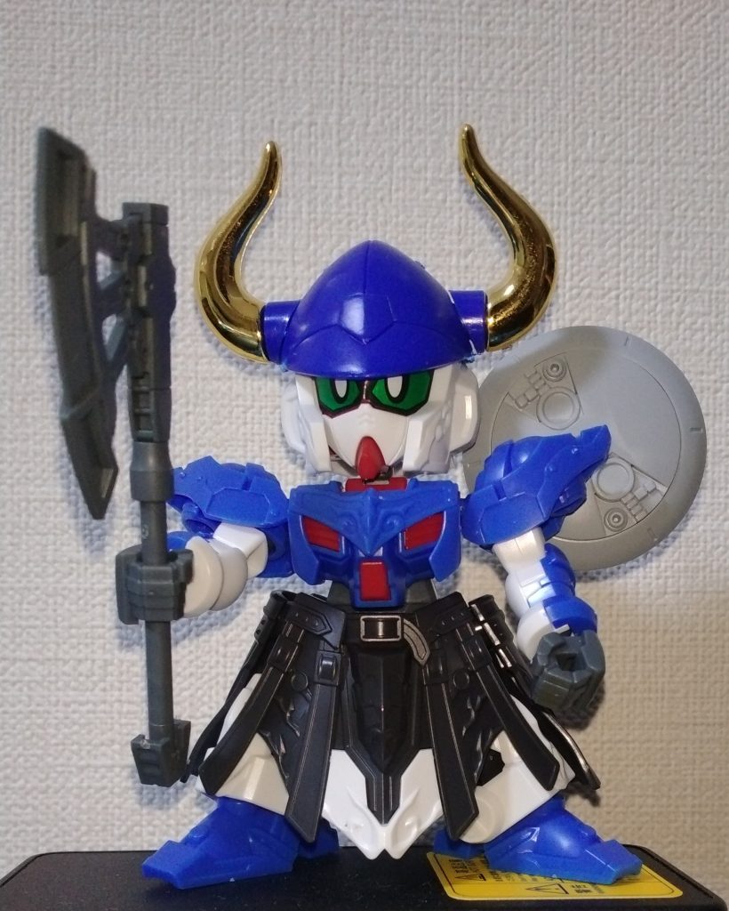 この通り旧BB戦士の摩亜屈の兜以外はほぼレイフです。少し頭が寂しかったので、真田幸村頑駄無で余剰となった龍神導師丹宇のVアンテナがサイズや形状に違和感がないと思ったので貼り付けてます。