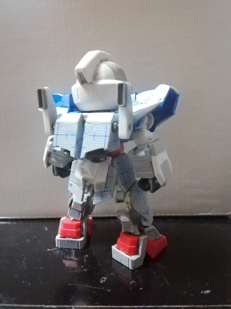 他にも、リアアーマーや両腕のミニシールドもSDCSゼータのジャンクパーツを利用しています。SDCSはフレームで共通規格になっているので、各部のパーツを取り換えていくと別の機体っぽく出来るのが個人的に感じる魅力のひとつです♪