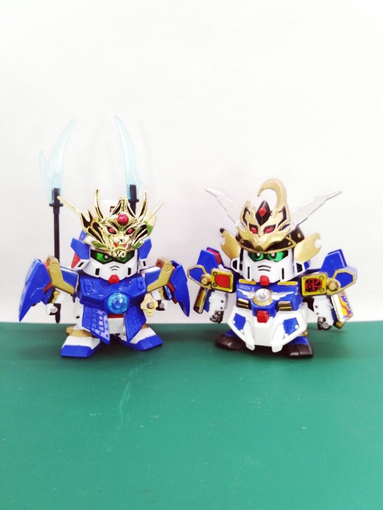 武神の鎧と影武神の面を装着した姿。厚着をしているせいで、影荒烈駆主の方が少しずんぐりして見えます。どちらかといえば、鎧は新荒烈駆主に近いのかも。