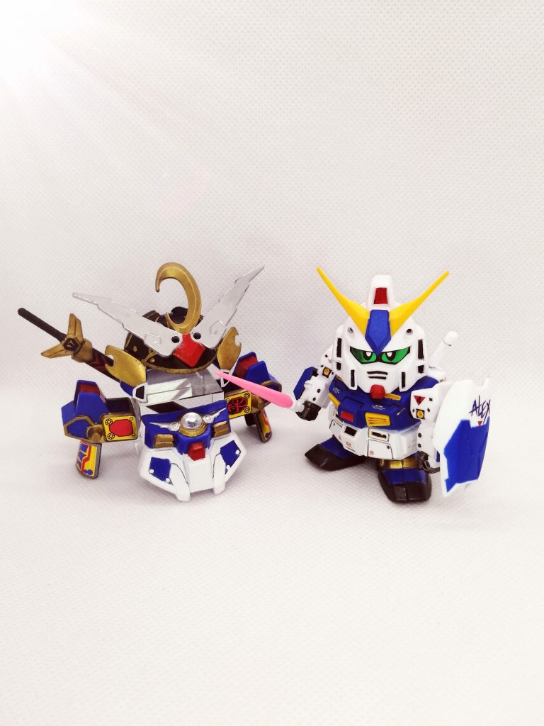 月光の鎧を取り外した姿。影荒烈駆主は、ＢＢ戦士No,37の流用キットであるため、そのままNT-1にコンバチさせることが可能です。こうしてみると、NT-1の状態も中々いいですな。