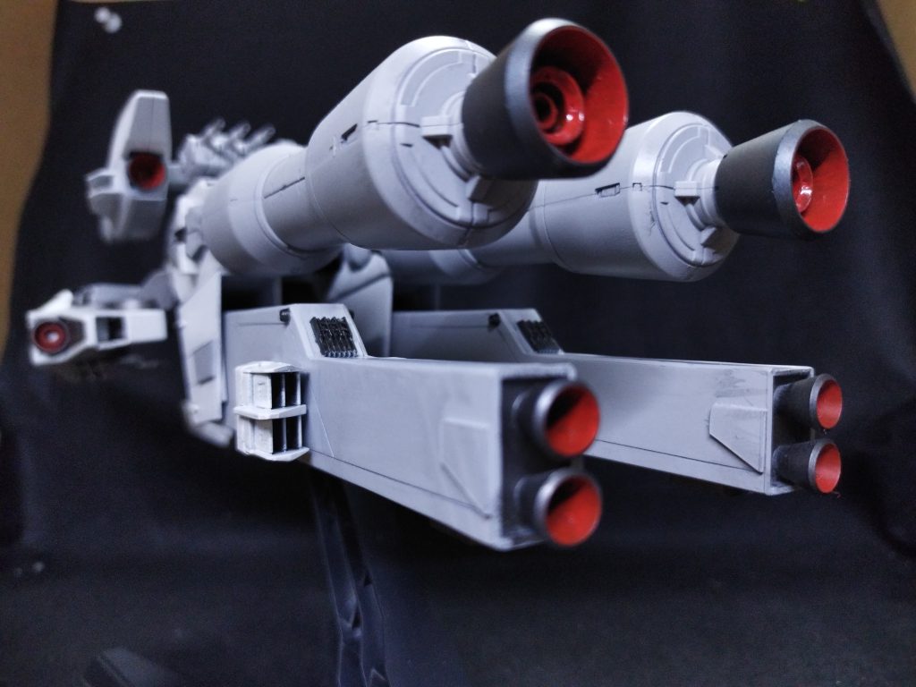 推力は参型の2倍近くにまで強化されており、大柄な機体ながら一撃離脱戦法も可能とする。