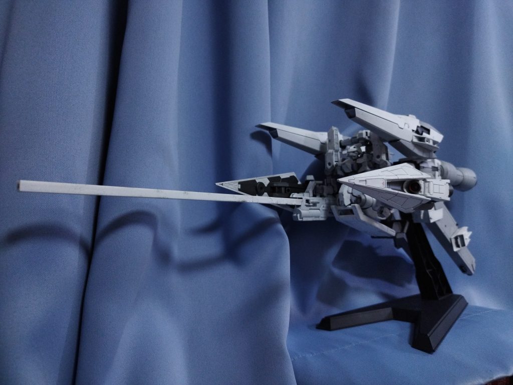 合体時エイハブ粒子砲への粒子供給はクタン肆型のリアクターから供給される。エイハブ粒子砲はナノラミネートアーマー以外にも撮影スペースを貫通する。