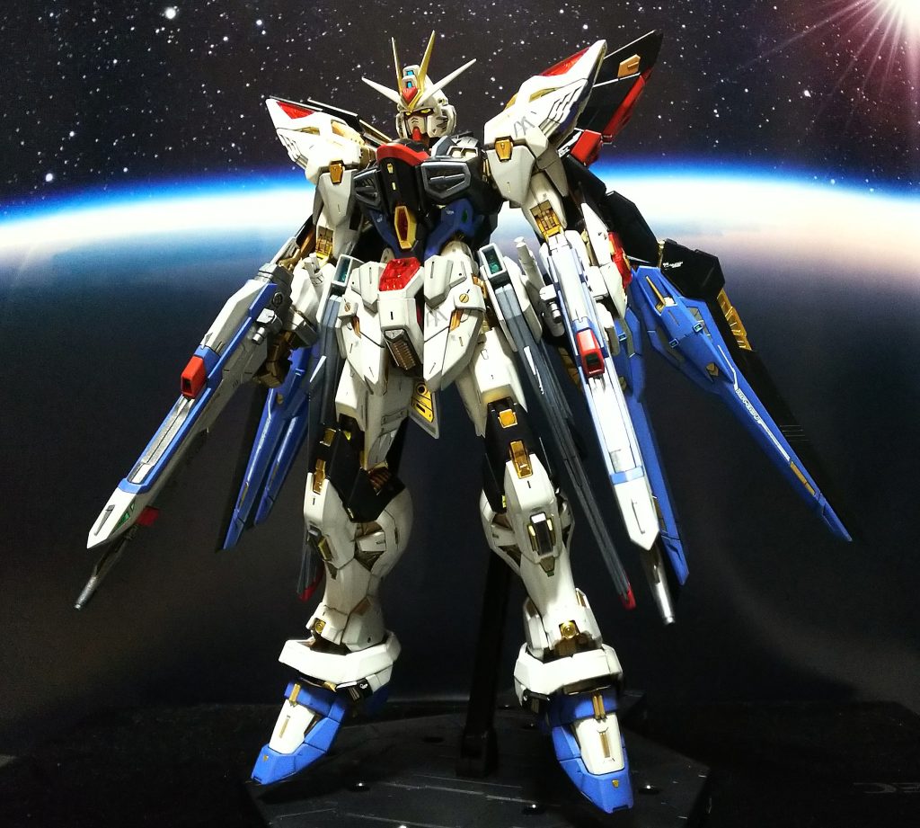 宇宙空間をバックに浮遊感を演出。さすがに自立は難しいので、台座が同梱されているのはありがたい。