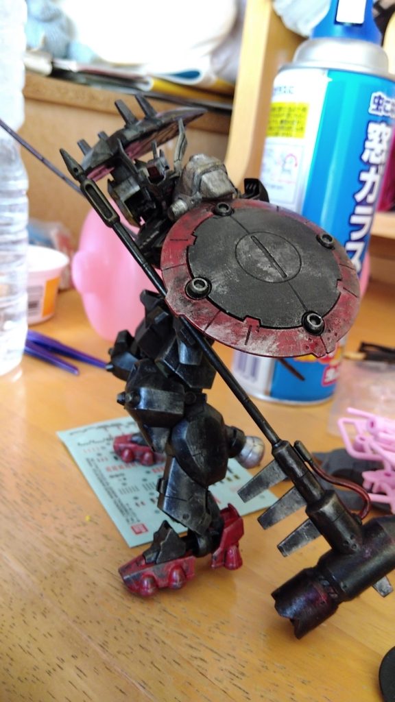 今回は、ガンメタルとシルバーをメインに使ったドライブラシと、マルチブラックによるミスターウェザリングカラーによる汚し。