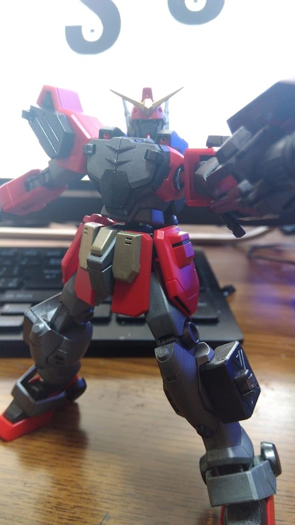 昔、こういう感じのヘビーアームズモチーフのSDガンダムがあったよなーって思いながら、塗ってた。 