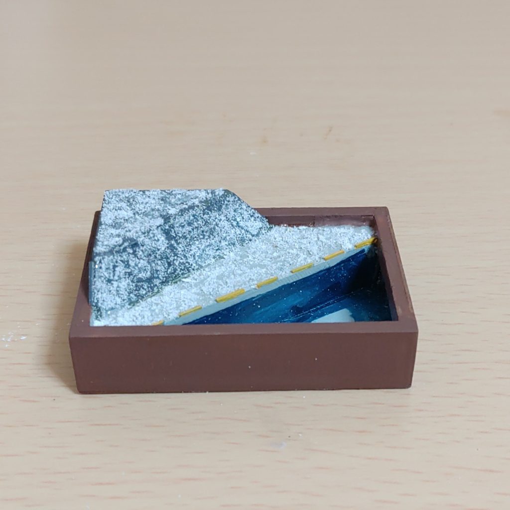 雪はプラ棒の削りカスを再利用しています。