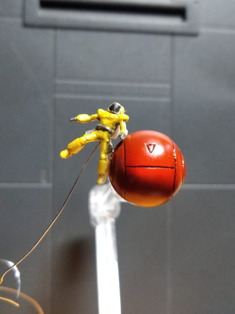 WAVEのモビルスタッフと並べて、ギリ乗り込めそうなサイズ感です。