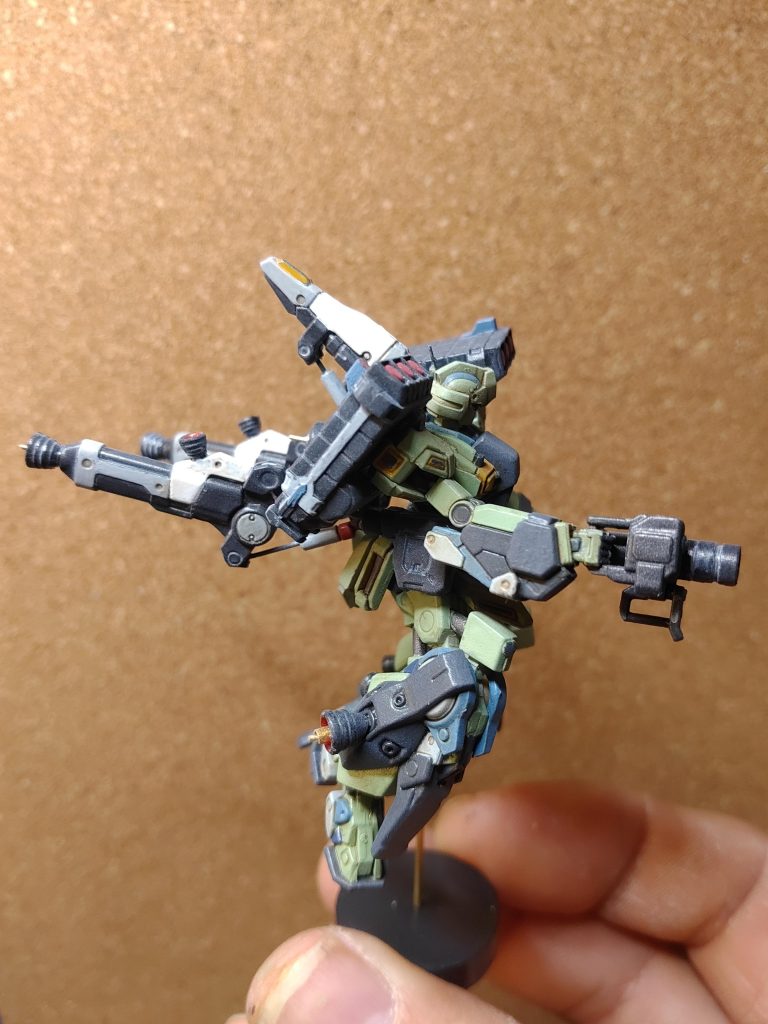 バックパックのタンクの角度変更。アレンジが強く、いい感じになったかと。