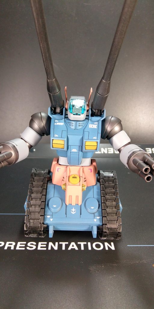 下半身のタンク部分はモールドが入っていましたが、上半身はアッサリしていたので苦手なモールドも少し追加して上下情報量をなるべく揃えてみました。