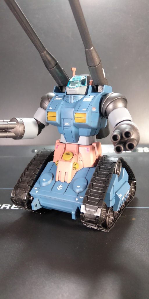 また色目はブルー部分が多く感じたので腕部分と腰部分にグレーを追加して全体的な色目も薄くしてみました。