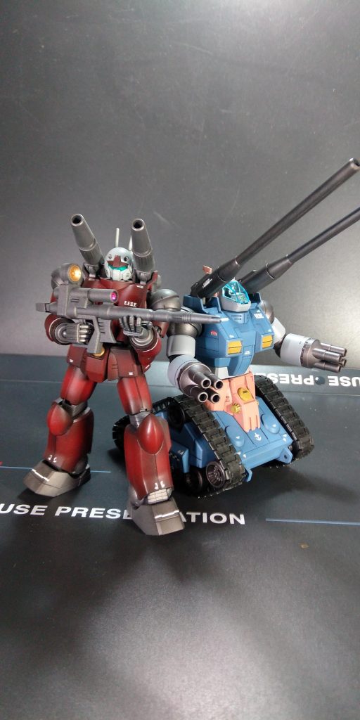 以前作成したグラデーション仕上げのガンキャノンとツーショット。キャノンはグラデーション仕上げでタンクはベタ塗り仕上げなので、もし機会があればガンタンクをグラデーション仕上げにてもう一度作成してV計画セットにて並べてみたいです。最後まで御覧頂きありがとうございました。