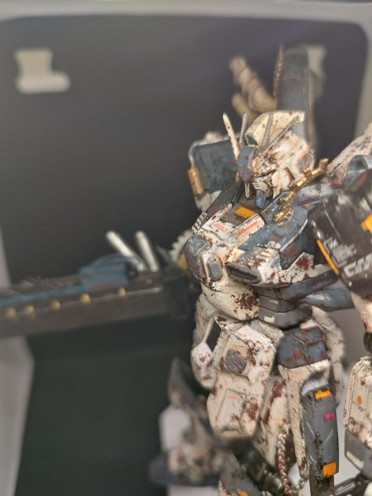 最後にサムネです。汚くなってしまったなぁとなんとも言えない気持ちになりましたが、いざ写真を撮るとなるとカッケェ…( *´ω`* )となりました。……さて、いかがでしたか？正直、綺麗で万人受けする作品にはならなかったと思います。ですが新しい事にたくさん挑戦できたので満足のいく結果です！！(結局きたねえきたねえ言って慰め待ちみたいになってしまいました(>_<)💦)次は誰もがカッコイイと思えるような作品をめざします。ここまでご覧いただきありがとうございました〜待ったねー 