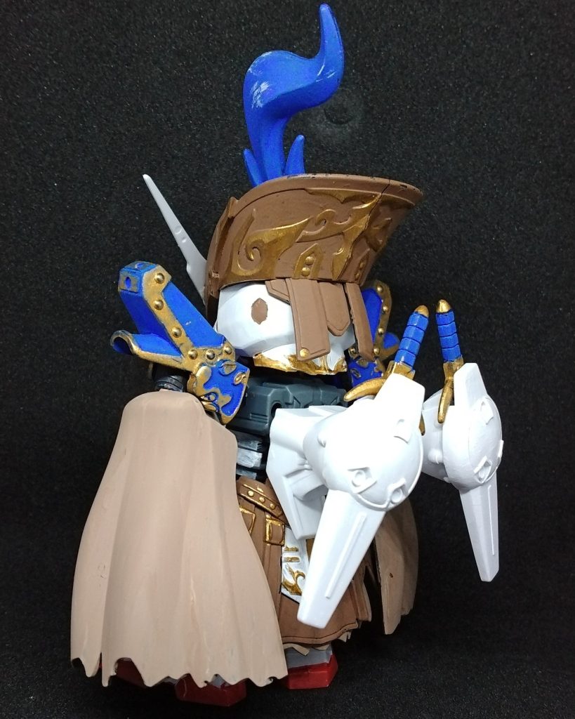 基本はGP01fbの武者頑駄無である白龍頑駄無のパーツの切り張り。少しでも印象の差別化を図るため、マントの胸パーツを装甲の上に貼り付けたり、帽子の形状を弟らしくレイフより地味になる様に変更したりしています。