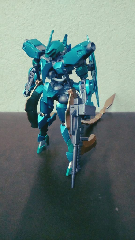 V05-シュベルトライテ厄災戦時に少数生産されたヴァルキュリアフレームの1機。厄災戦では著しい結果は残していないもののその後のMS開発に多大な影響を与えた。ギャラルホルンの主力MSであるグレイズの外装、ユーゴーの半月刀などは、この機体を軸にしている。また、レギンレイズジュリアのジュリアンソードはこの機体の尾を原型としている。この機体は少数金属のヴァルキュリアソードの素材を尾と半月刀、大剣に贅沢に使用している。厄災戦後にテイワズの一企業のパイロットが鉄火団の援護でモビルワーカーの阿頼耶識を流用し搭載して使用しているのが確認された。