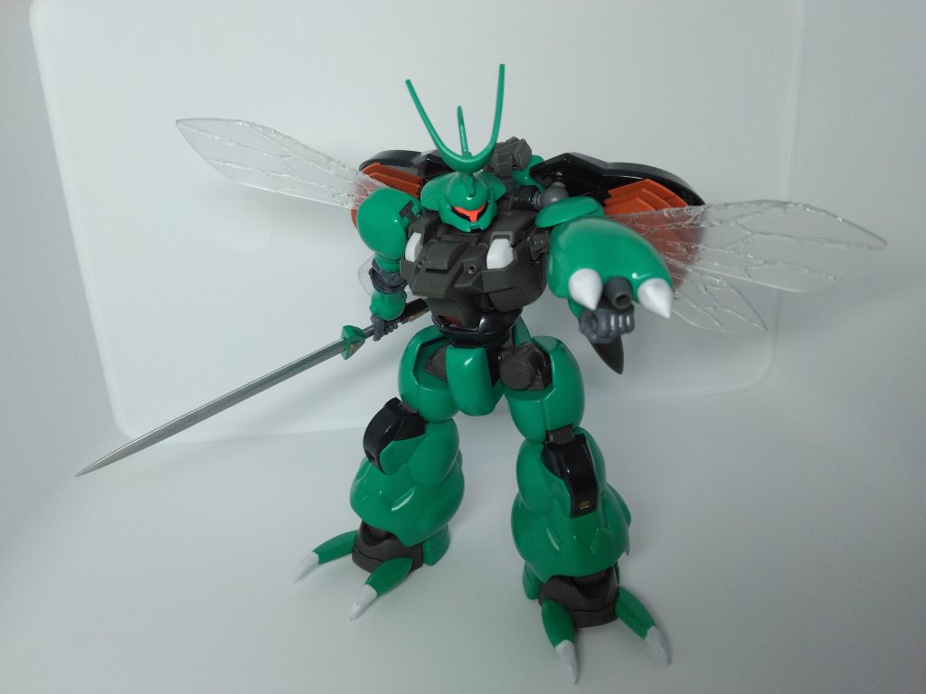 シールドには、クローのほかにキャノンも装備。威力はあるものの、防御と射撃を同時にできないため、撃ちあいは苦手。