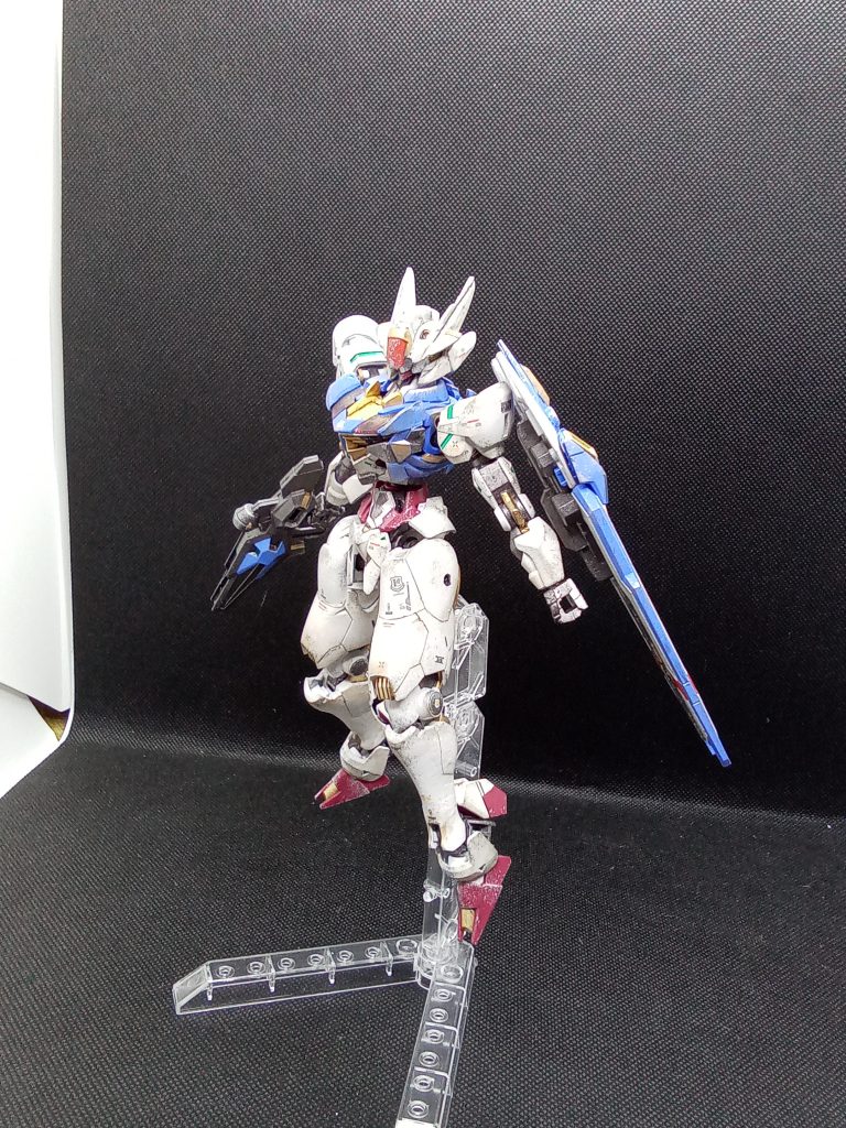 シルエットを女性的にしようと思いましたが 太股の部分はオリジナルのほうがよかったような・・