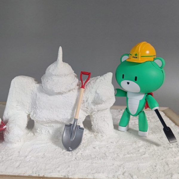 プチッガイの雪像作り