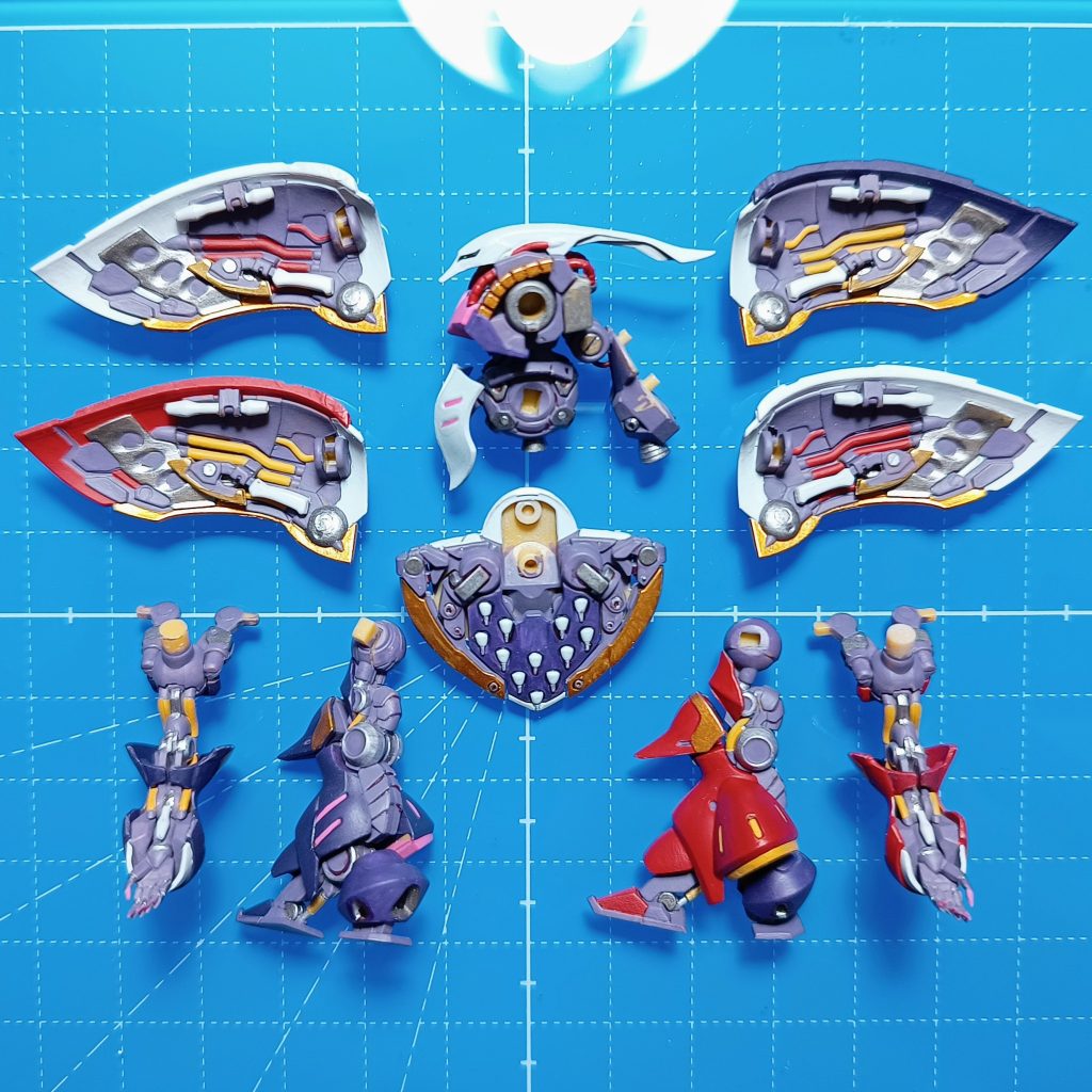 裏側もがんばって塗ったので完成直前の一枚。バインダー裏のケーブルとかビームサーベルとかがんばって塗ったのに組み立てたらぜんぜん見えないじゃないですか！