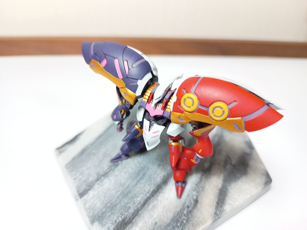 俯瞰で見るとゴチャメカが隠れてシンプルですね。