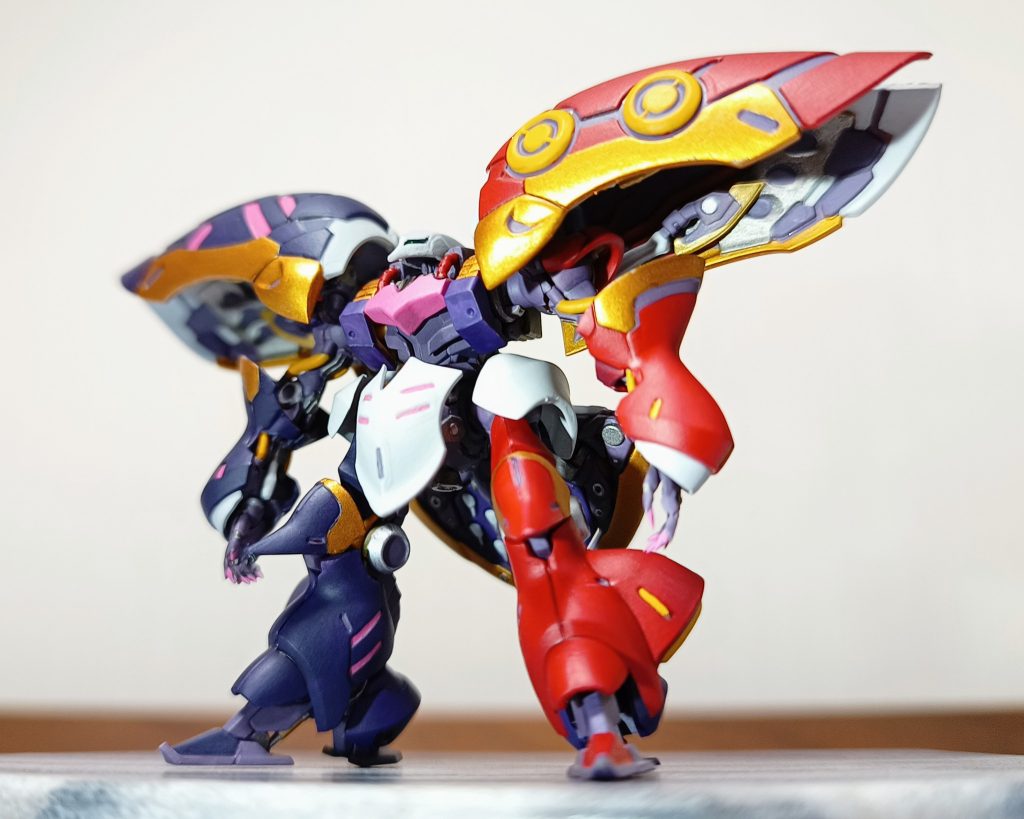 赤側から。単純に使う色を増やすとなかなか完成しないということを学びました。差し色のピンクと黄色が好きです。