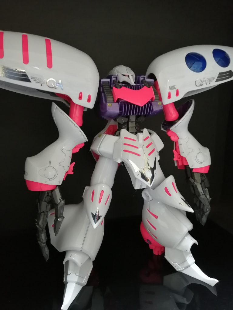 スミ入れ・デカール貼り付け・光沢トップコートで仕上げました。