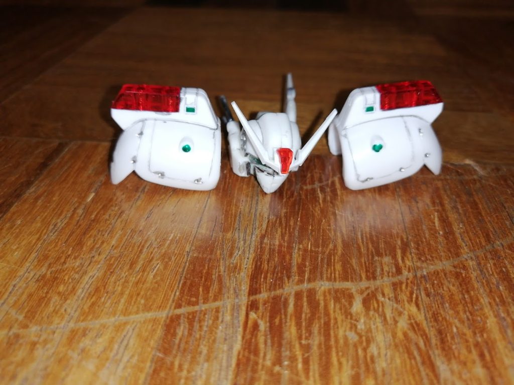 1号機の頭部と肩　頭部元ネタ　ジムⅢ