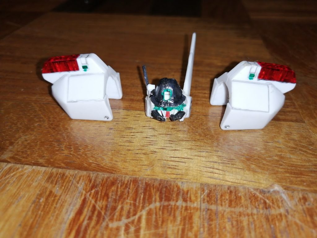 2号機の頭部と肩　 元ネタ　ガンダムハルート