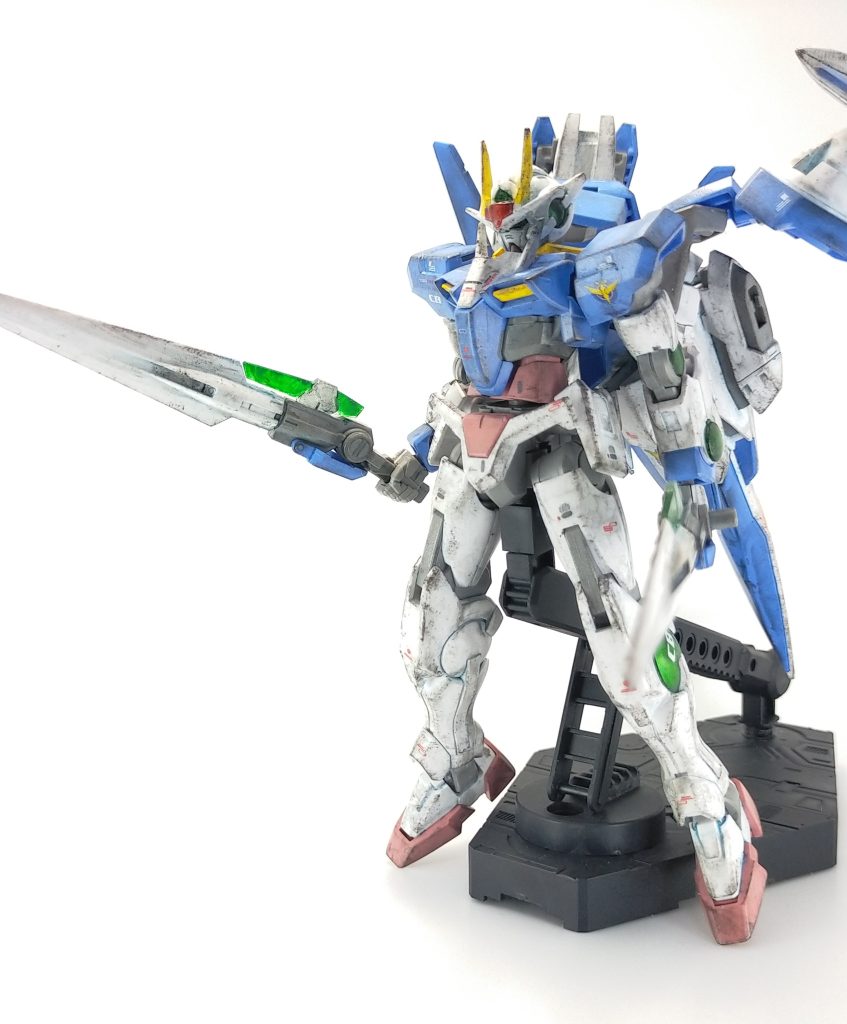 塗装は、色分けがシールだった頭部のアンテナやクリアパーツ位で終了。デカールは水転写デカールを使用。最後に半光沢のトップコートで仕上げ