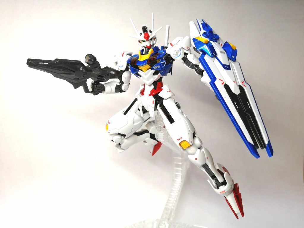 今回は自己流でデカールも貼りました。