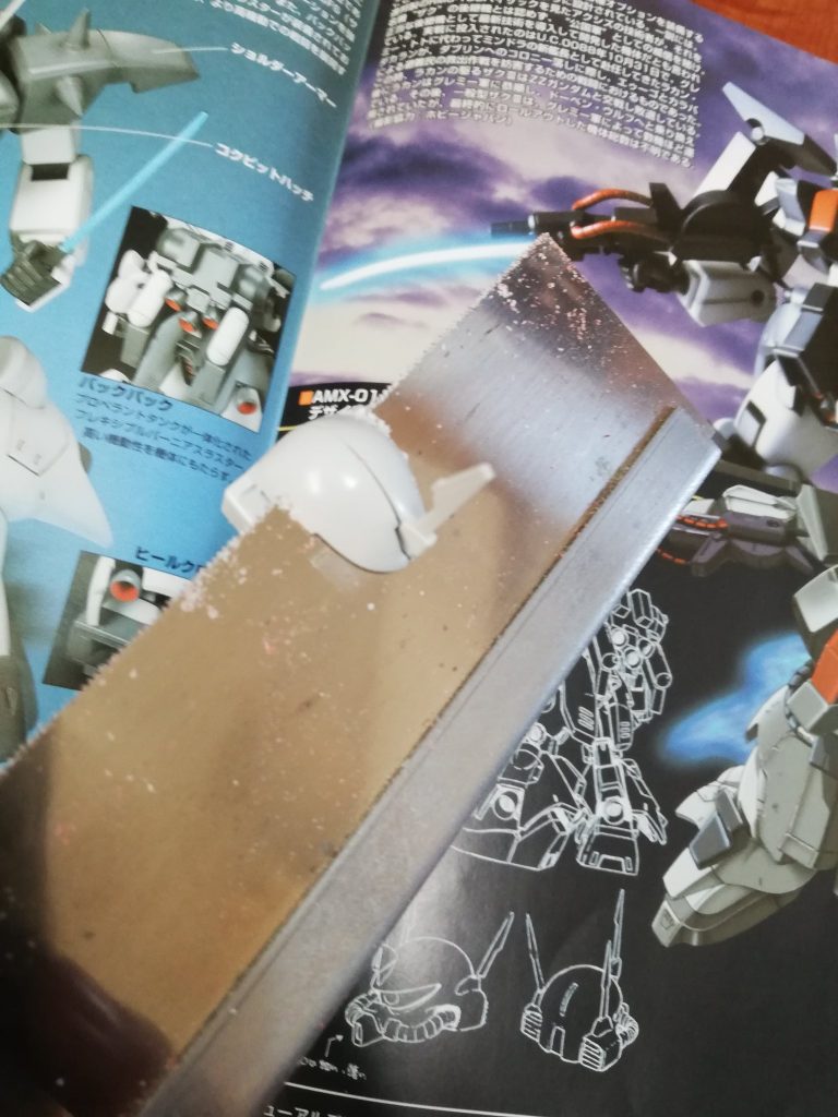 なので頭の上下を詰めるべくノコギリ一閃。上下を詰めます。