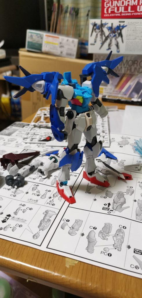 製作途中の写真です。何を使ってるか大体わかるかと…
