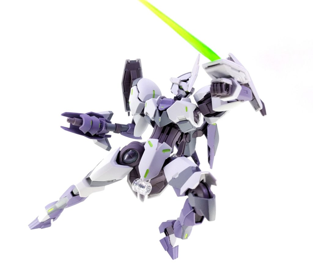 左腕の小型シールドは、ミカエリスのものから大きな変更はありません。本機の接近戦の要です。