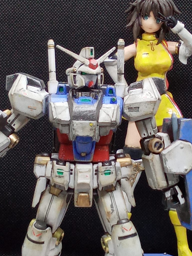 【脳内設定】ゼフィランサスから得られた実戦データーを元に性能強化と量産化に向けての製造コスト削減を狙った機体開発コード【クロッカス】実戦データーからコアブロック構造を持つ上半身の耐久性能に問題が発生損傷によって発生するフレームの歪みによりコアファイターの脱出機構に不具合が発生する恐れから フレーム強度の向上と装甲の増厚を行っている頭部はデュアルアイを廃止 GM系に使用される汎用型ゴーグルユニットとセンサーに変更を行いコスト削減をねらっているなお、この機体データーは宇宙世紀0083年デラーズフリート紛争後に抹消されている はずであったもののグリプス戦役時エゥーゴに所属する女性兵士がこの機体に搭乗 戦果をあげていくことになる