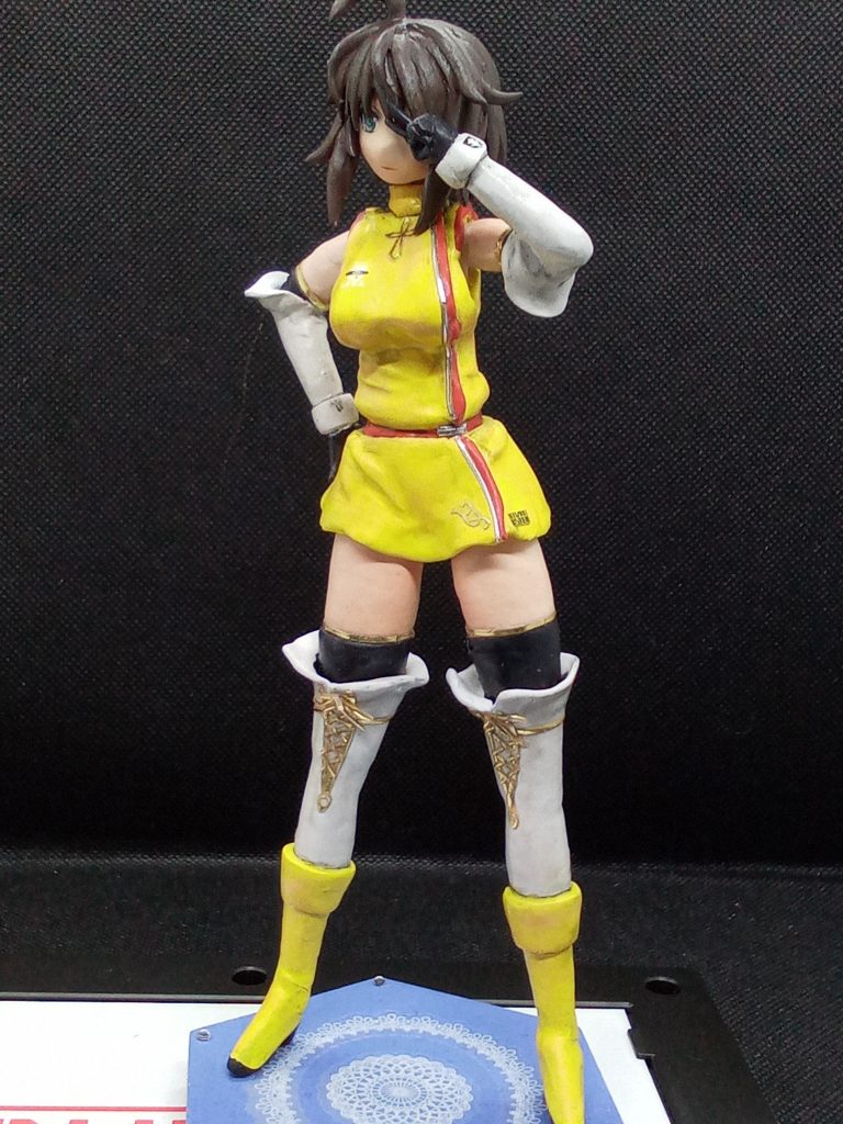 制服の色は赤か黄色か・・で悩んだ結果【黄色】で決定制服だけだと肌色が多くなるので露出を減らす努力をしてみました。あとは・・なんとなくで白い部分を装飾として追加