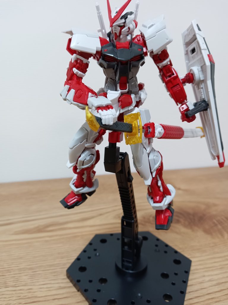 抜刀…！日本刀の抜刀のポーズって個人的にすごい好きなんですよね、モンハンやってるからかもしれません。