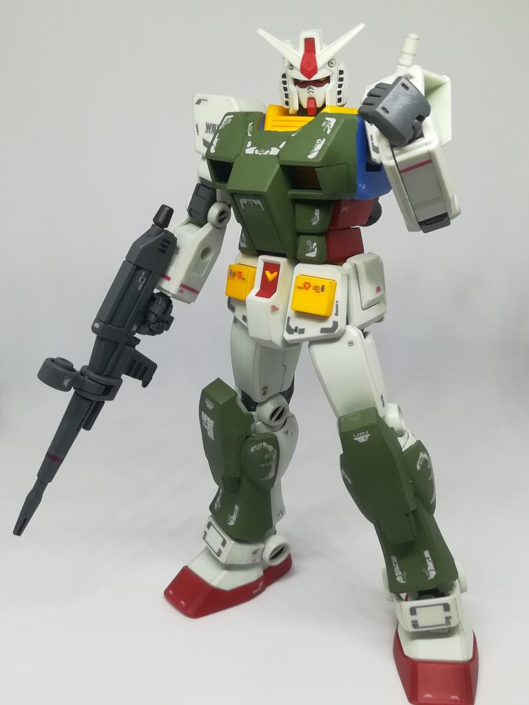 スミ入れ、トップコートつや消し。今回の装甲の方が以前に投稿したモノより好み。「プラモを愛する 君の手で パワーアップガンダムとして 完成させてほしいんだ」いつかフルアーマー作りたい!