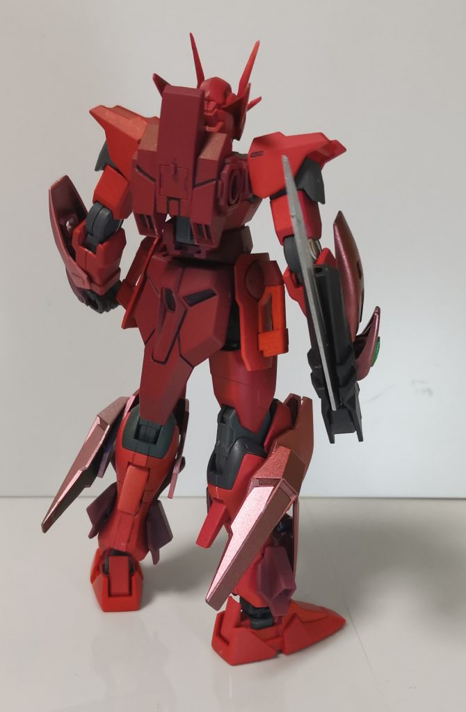 この状態は機体内のGN粒子貯蔵タンクで稼働するので稼働時間は限られています。また、トランザムも使用できなかったり。