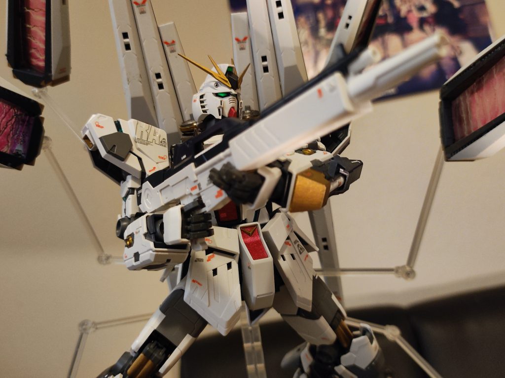 ビームライフルで少しでもアクシズにダメージを与えます。