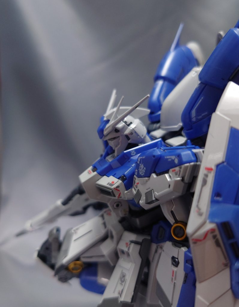 RG Hi-νガンダム（チタニウムフィニッシュ）–3枚目/制作者：ふらちき