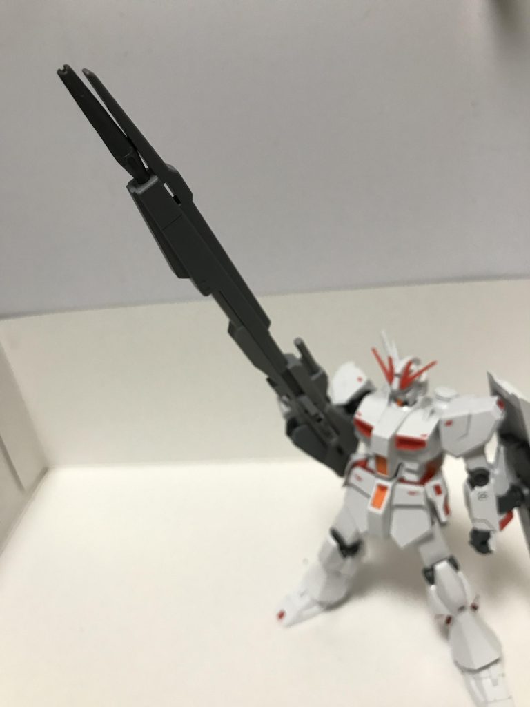 武装は長大なハイパーメガランチャー。ファンネルで敵を巧みに誘導して長距離から撃ち抜くイメージです。