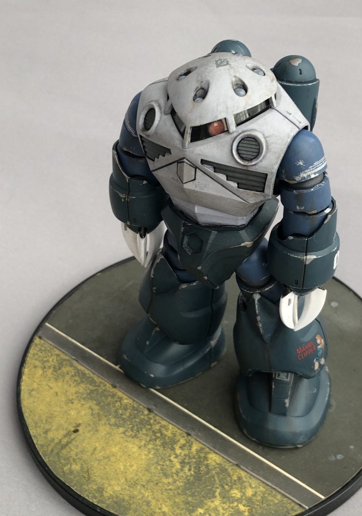 HGUCズゴックの唯一の欠点はモノアイだと思います。一度くり抜いて可動化したモノアイを入れ込んでます。