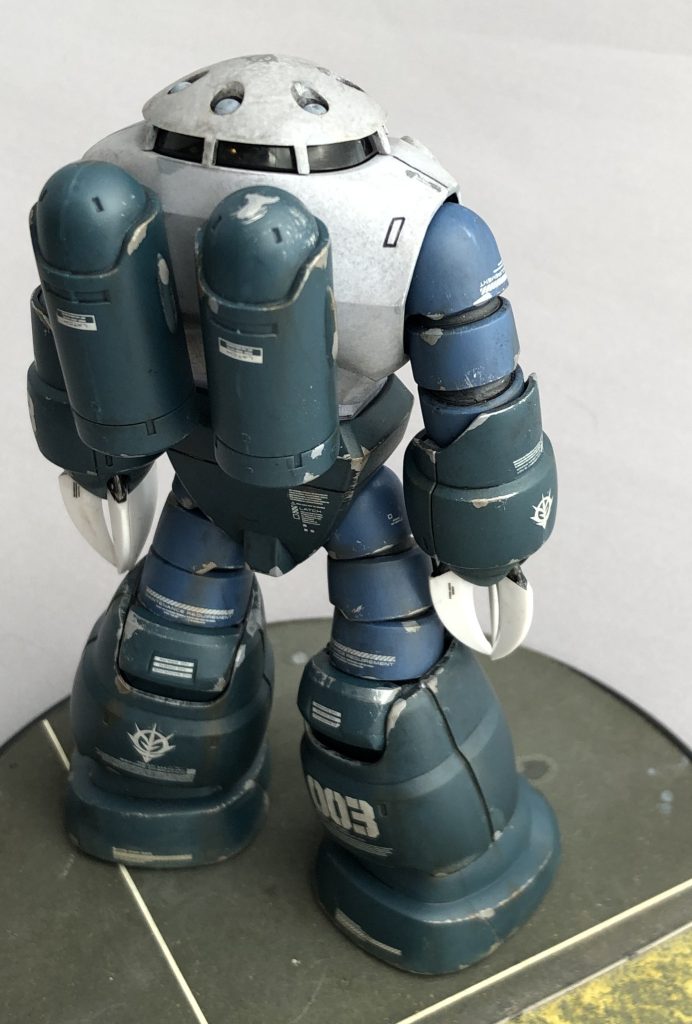 擦ってハゲたりしても上の方は水切れも良さそうなのであまりサビないかなーと。で、足下の方は錆汁が出るかなー?と、言う感じでウェザリングしてます。