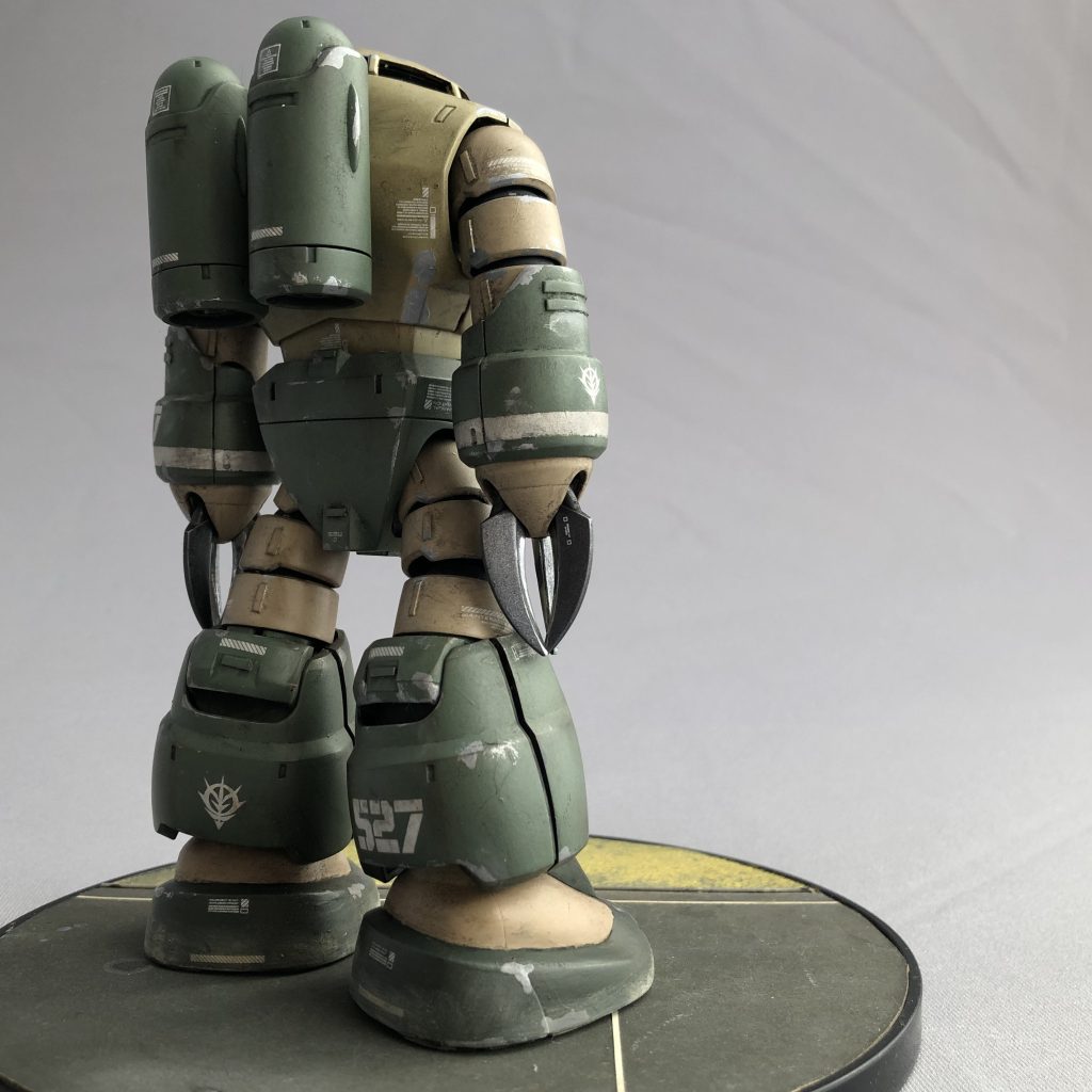 「UC」劇中にてトリントン基地襲撃に参戦したジオン残党のズゴックはミリタリーカラーに塗装されていました。MGではザクキャノンと合わせプレバン限定で発売されましたがHGUCでは出そうに無いので全塗装で再現しました。