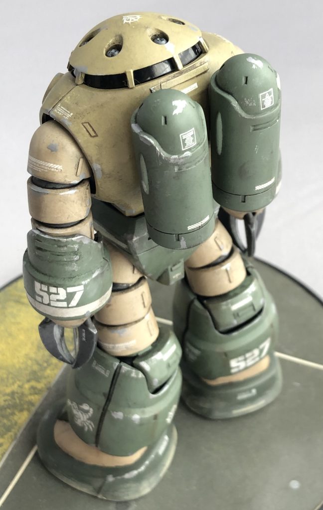 各部にプラ板を貼り付けてディテールアップしています。