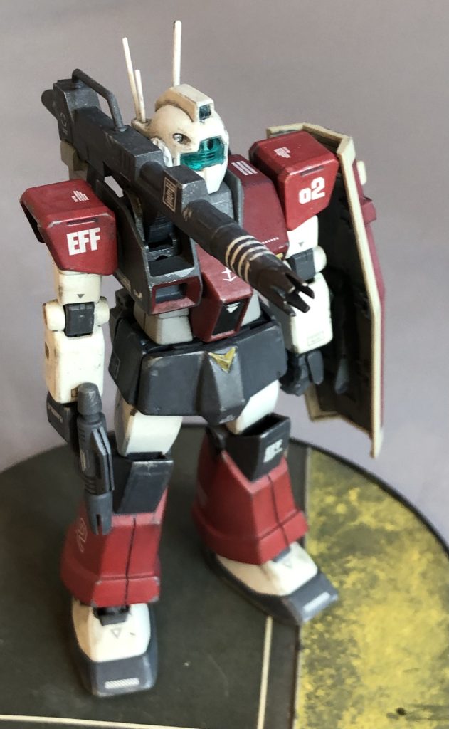 アンテナ同様損傷した右肩も修復しました。我が家のHGUCジムの肩アーマーはFGガンダムに置き換えております。