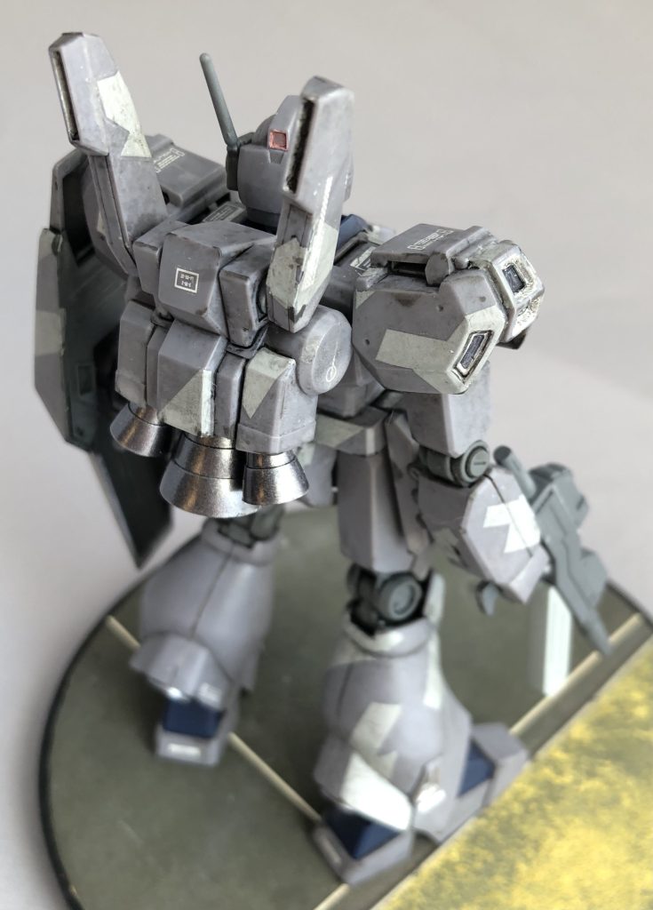 スプリッター迷彩はどちらかというと右半身に偏っています。