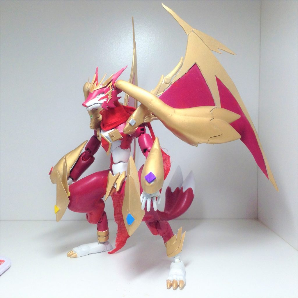 シャイングラスパーと妖怪ウォッチのキュウビギラーガの腕、キマリスの肩パーツ、プラ板をミキシングに使用後はひたすらパテ盛って削っての繰り返しでした